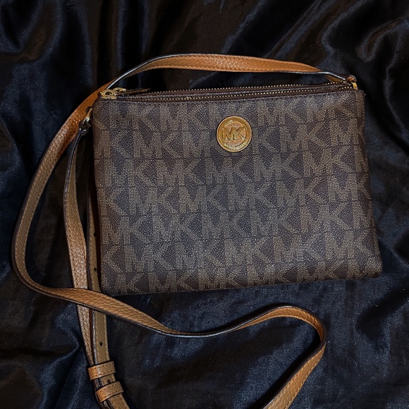 Michael Kors Handbags - NEW Michael Kors Brown Leather Crossbody Purse and Wallet